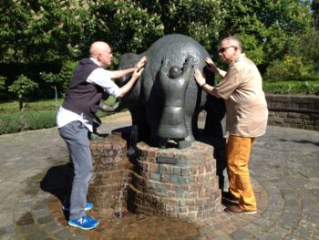 in Bonn und online: Gastvortrag Akincano M. Weber – im Dialog mit Yesche U. Regel und Teilnehmenden – Zwischen Lehre und Gesellschaft